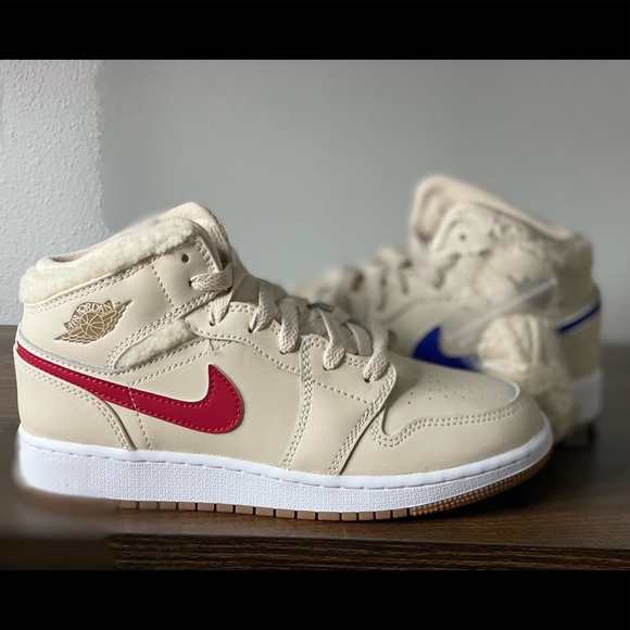 Sze 5Y/W 6.5 - Nike Air Jordan 1 Mid (GS) Fleece Pearl White DO2207-264 - Picture 2 of 6